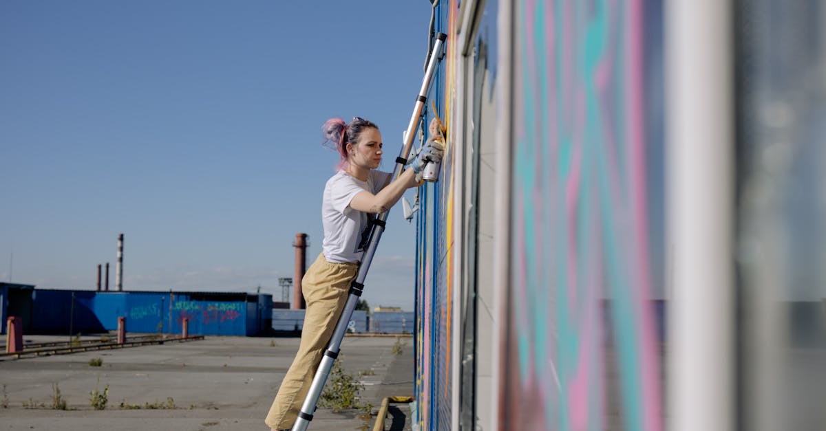 How much does it cost to paint the outside of a 2000 square foot house?