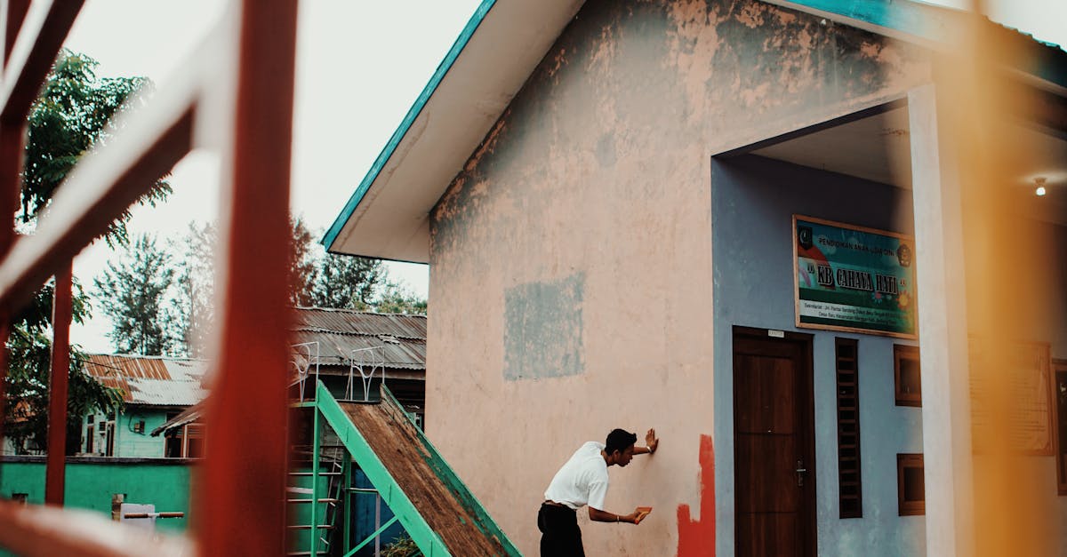 What do most painters charge hourly?